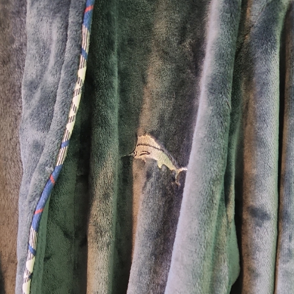 Bundle Of 2 Tommy Bahama Charcoal Plush Robes. NWOT - Picture 8 of 9